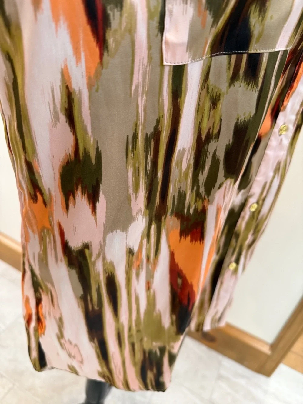 Calvin Klein Multicolored
Abstract Print Tab Sleeve Blouse size L - Picture 5 of 6